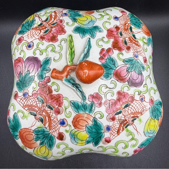 Vintage Chinese Quatrefoil Porcelain Trinket Box Famille Rose Lidded Dish - Picture 2 of 16